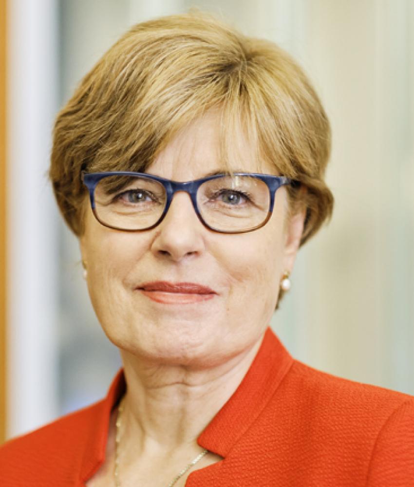 Dr. Helga Lukoschat