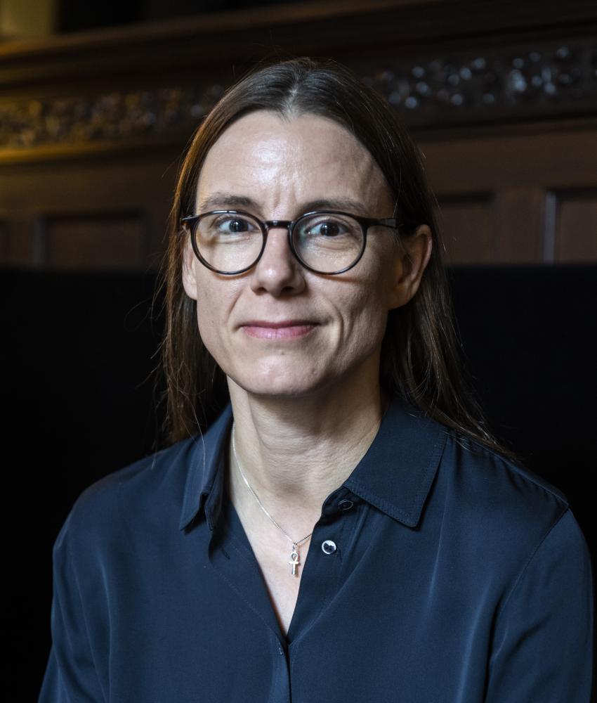 Dr. Katrin Suder 